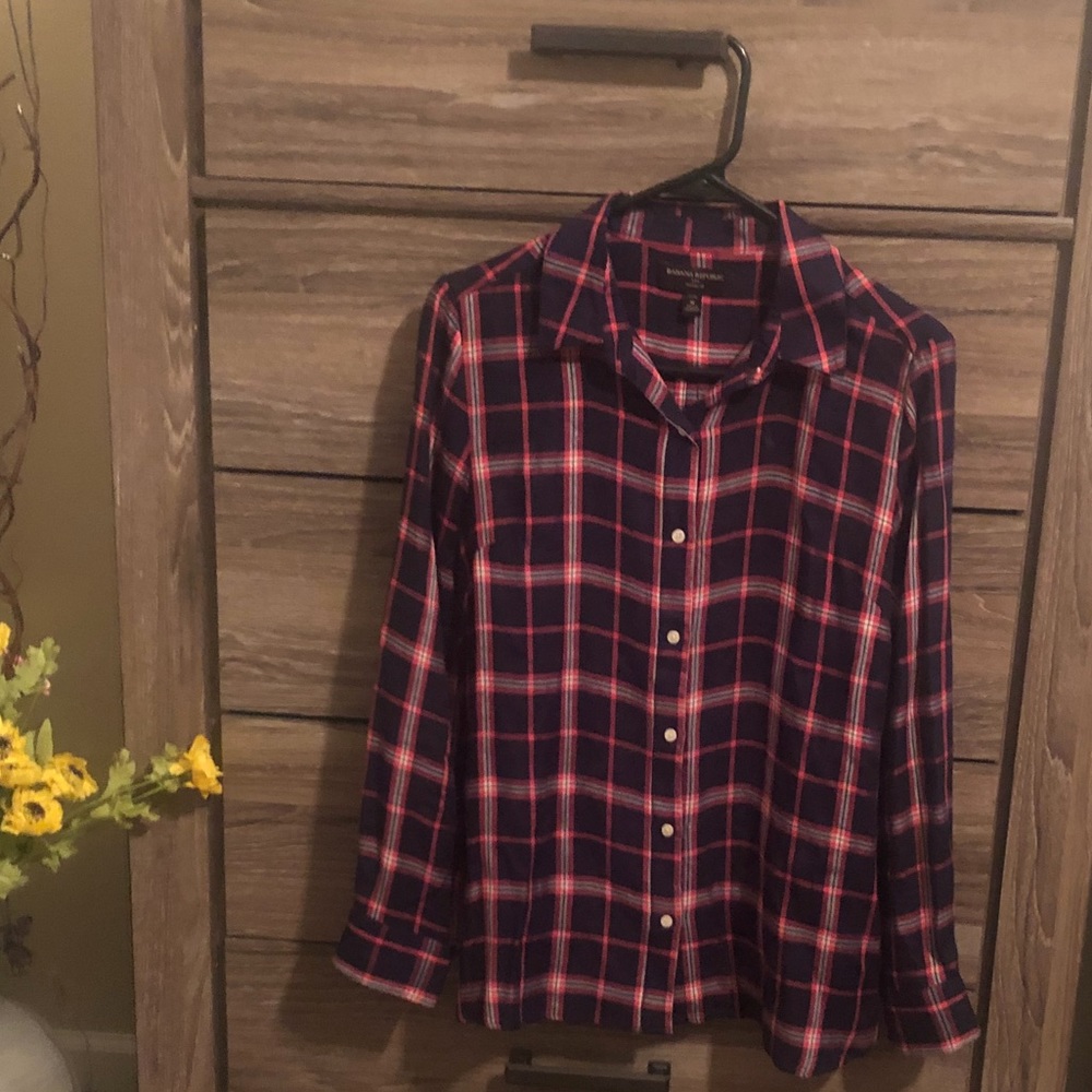 Banana Republic medium Classic Fit boy friend top